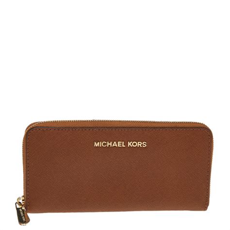 michael michael kors essential zip wallet|Michael Kors zippered wallet.